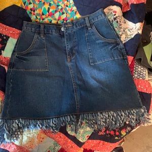 Jean skirt with fringe